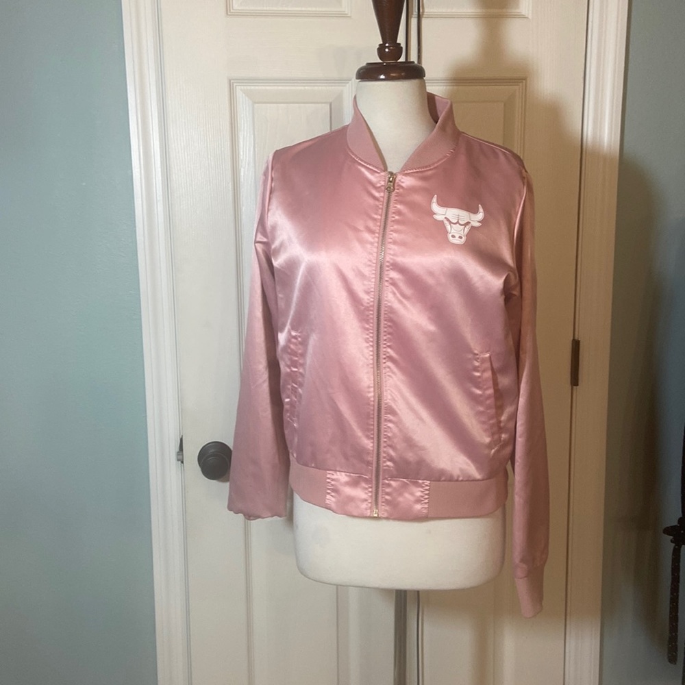 RARE Chicago Bulls Official NBA bomber jacket in pink